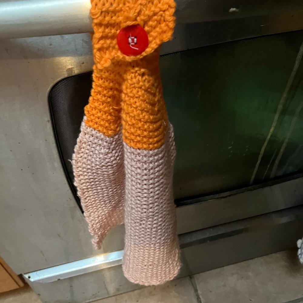 Hanging knitted kitchen towel